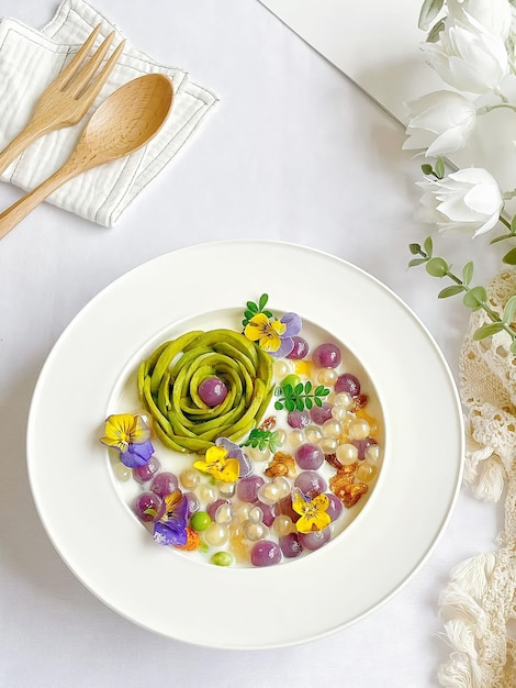 Kreatywne danie w misce